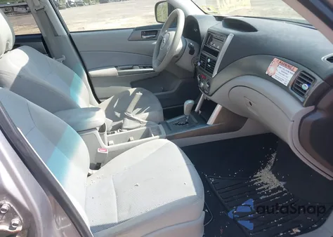 2011 Subaru Forester 2.5X Premium z USA, uszkodzony, nr VIN JF2SHADC6BH738547